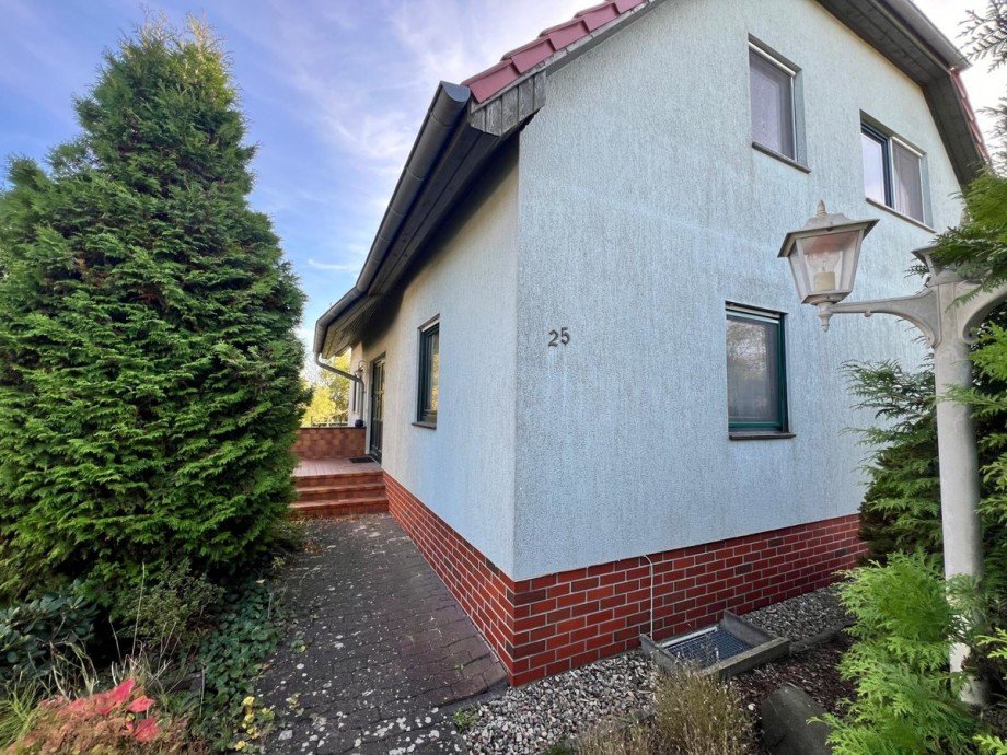 Seitenansicht Einfamilienhaus Neubrandenburg