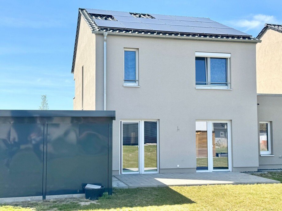 Hausansicht vom Grundst�ck Doppelhaush�lfte Neubrandenburg
