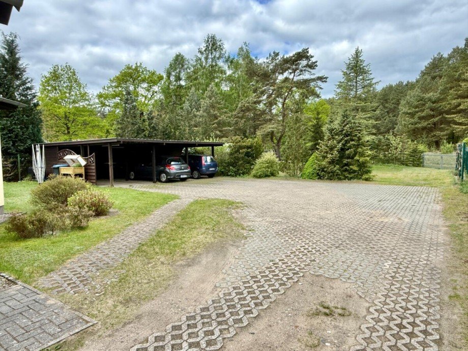 Parkpl�tze Reihenmittelhaus Wesenberg