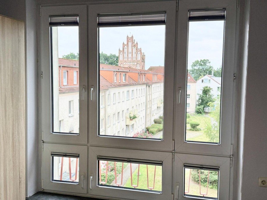 ... mit Blick auf das Treptower Tor Etagenwohnung Neubrandenburg