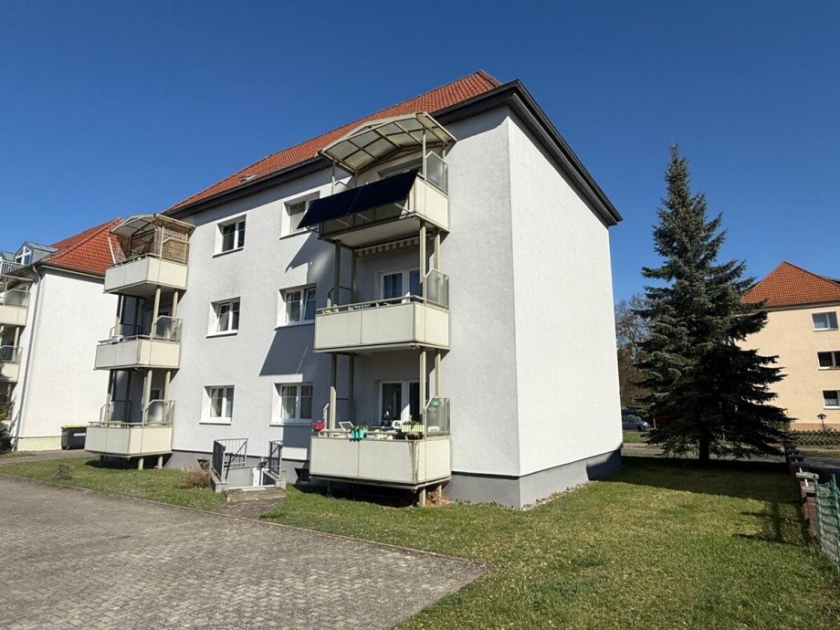 Giebelseite Mehrfamilienhaus Neustrelitz