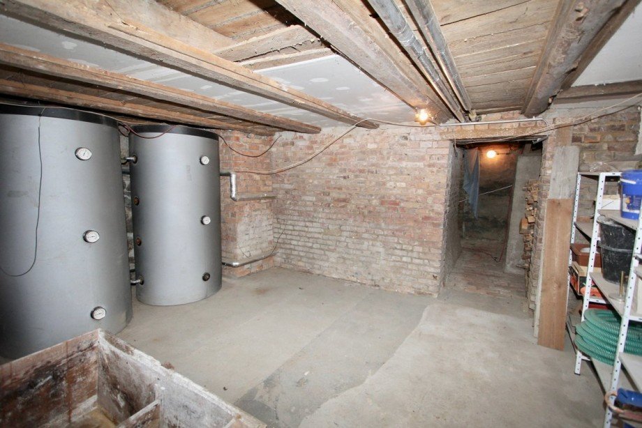 Keller mit Pufferspeicher Bauernhaus Iven