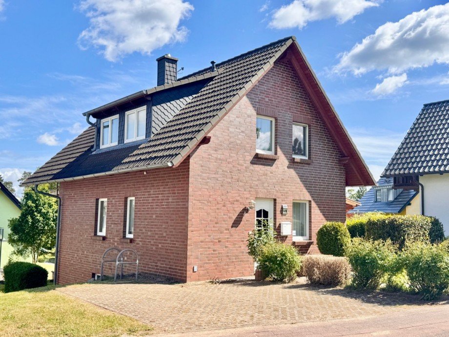 Hausansicht Stra�enseite Ferienhaus R�bel/M�ritz