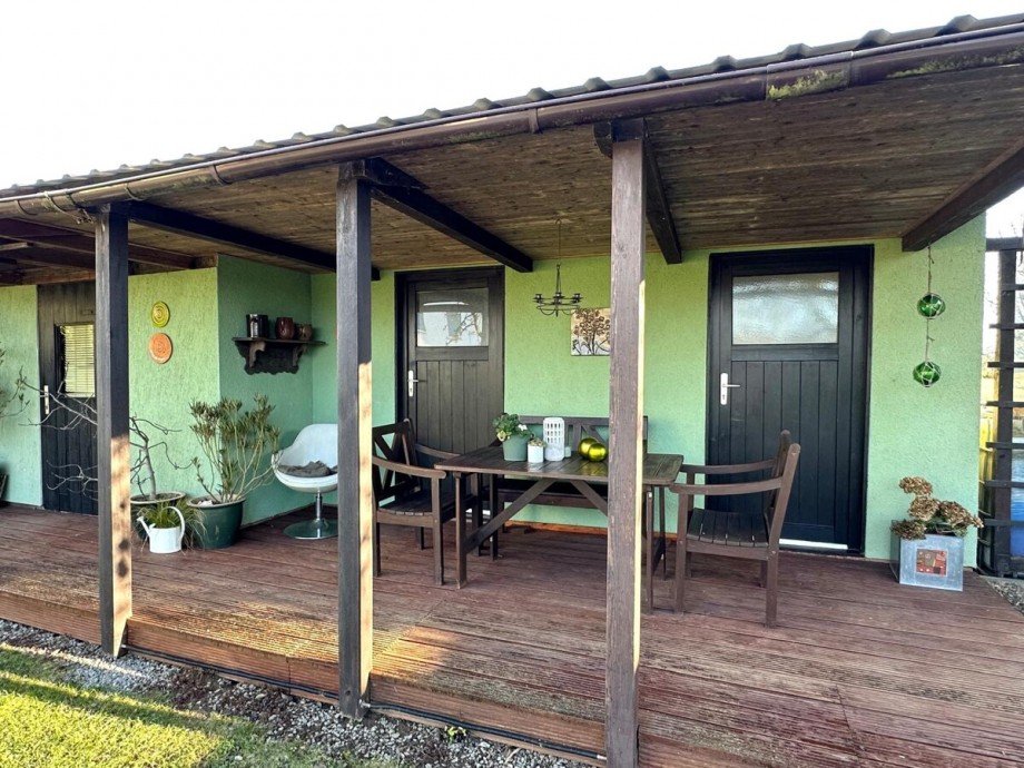 Nebengeb�ude mit Terrasse Einfamilienhaus G�ritz
