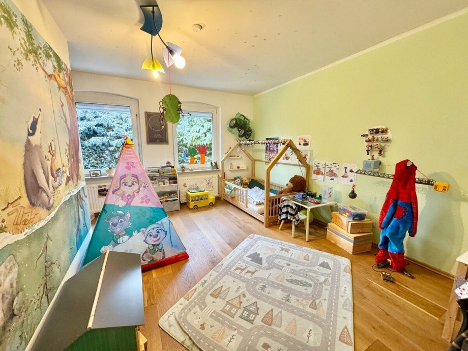 Kinderzimmer mit Ankleide Einfamilienhaus Viereck