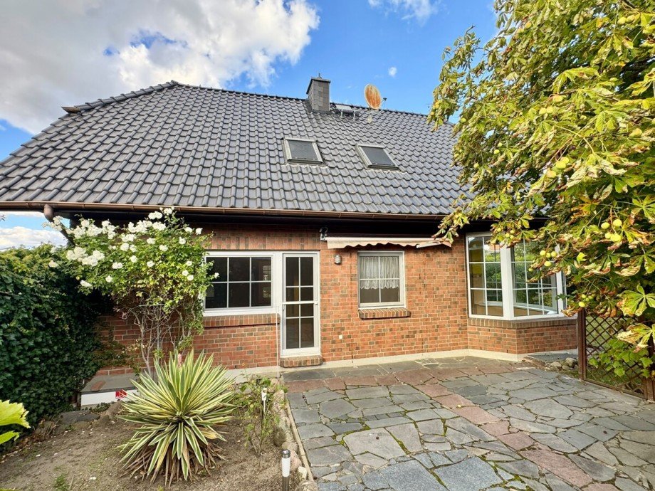 Hausansicht mit Terrasse Einfamilienhaus Gro� Nemerow