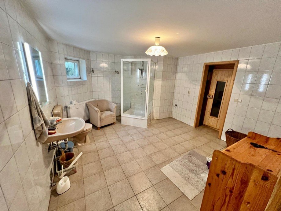 Bad mit Dusche & Sauna Einfamilienhaus Neubrandenburg