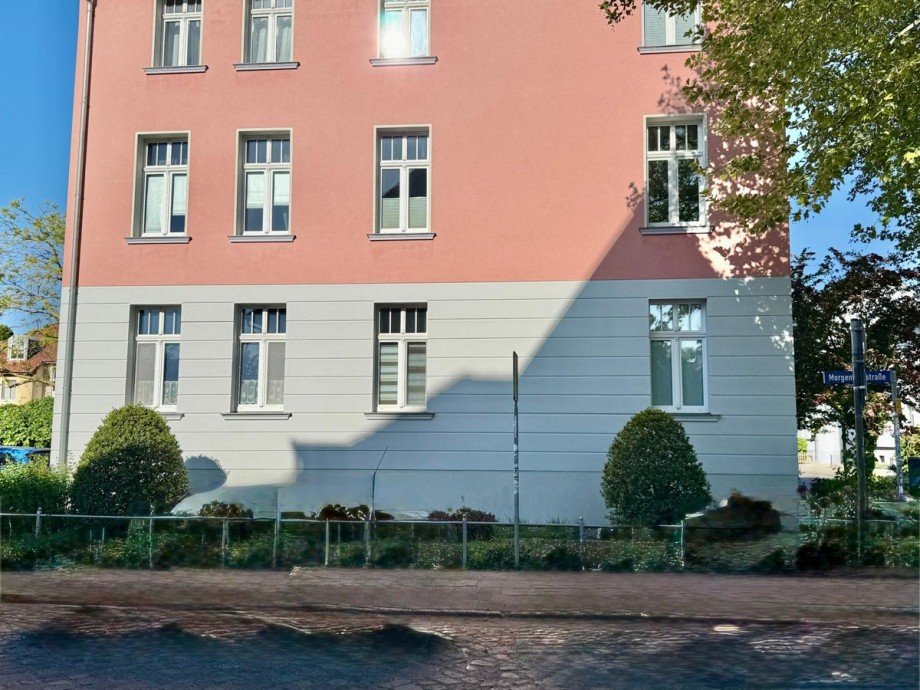 Stra�enansicht Erdgeschosswohnung Neubrandenburg