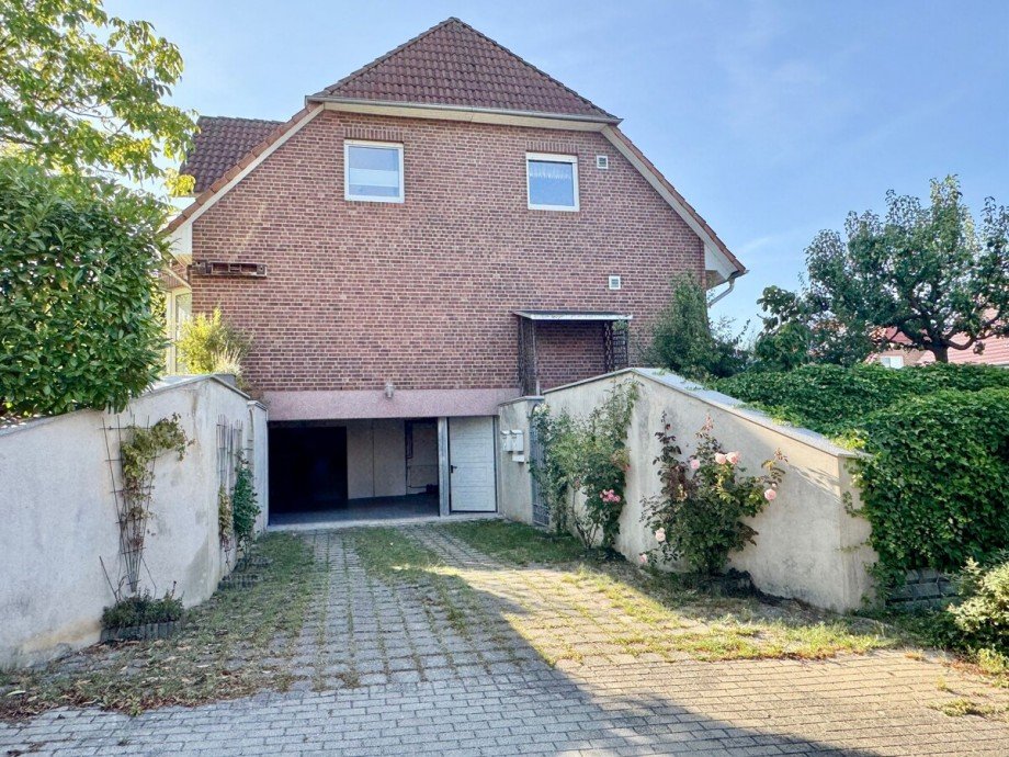 ebenerdige Einfahrt zur Garage Haus Neubrandenburg