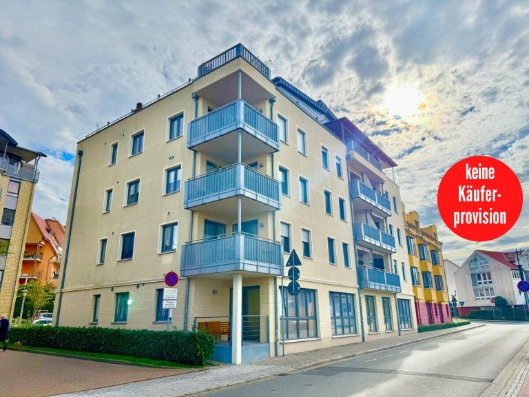 Stra�enansicht Waren Etagenwohnung HORN IMMOBILIEN++ VERKAUFT! Waren (M�ritz) am Stadthafen , sch�ne 3-Raum ETW mit Fahrstuhl, Stellplatz, EBK und Blick auf den Hafen