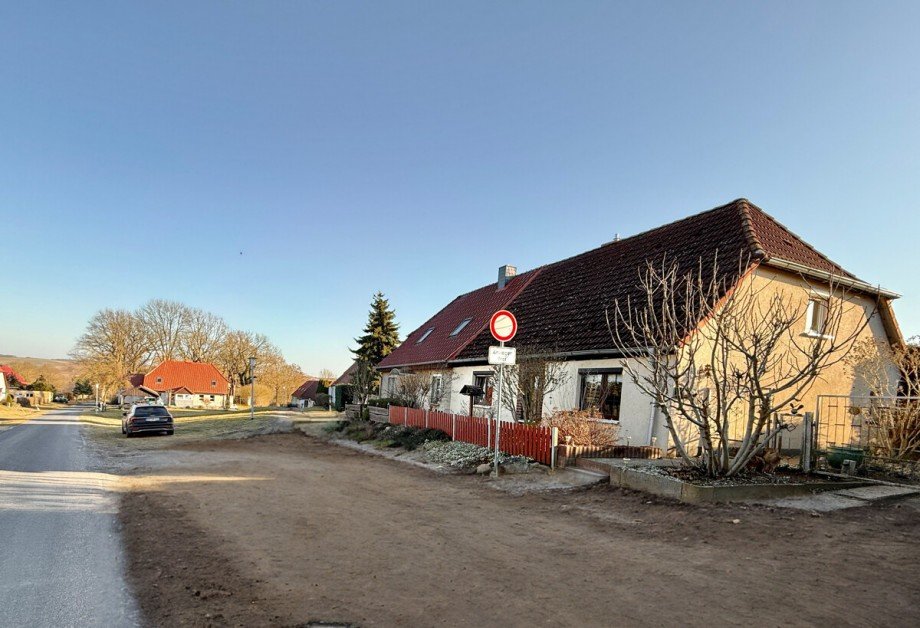 Stra�enansicht Doppelhaush�lfte Bassow