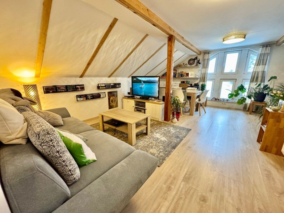 Wohnzimmer Dachgeschoss Einfamilienhaus Viereck