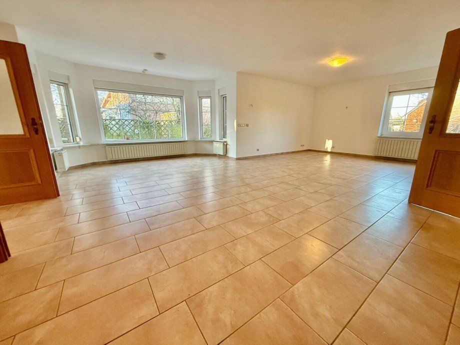 Wohnzimmer mit Erker Einfamilienhaus Neuendorf