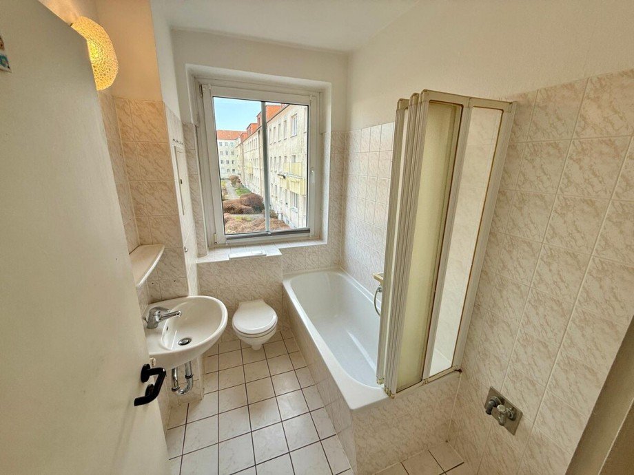 Bad mit Badewanne Etagenwohnung Neubrandenburg