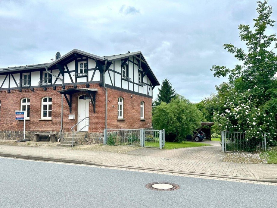 Stra�enansicht Zweifamilienhaus Klein Helle