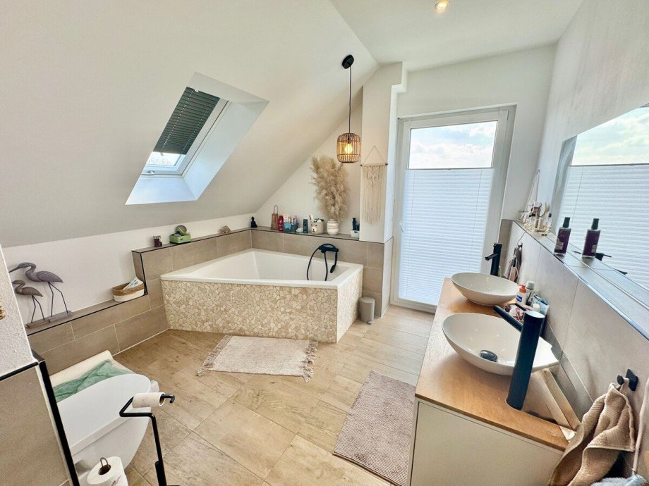 Hauptbad im Dachgeschoss Einfamilienhaus Lindetal