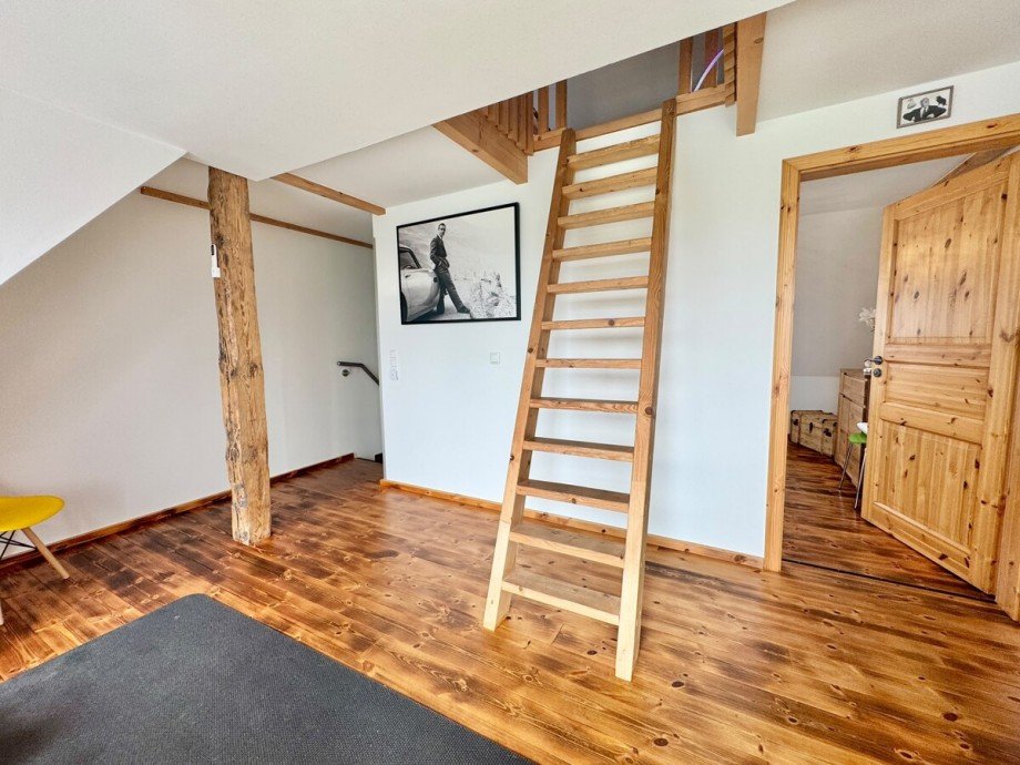 Treppe zum ausgebauten Spitzboden Doppelhaush�lfte M�llenhagen