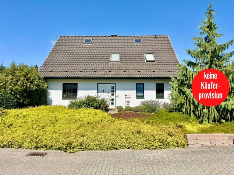 Hausansicht Podewall Einfamilienhaus HORN IMMOBILIEN ++ 7 km bis Neubrandenburg sehr sch�nes Einfamilienhaus + viele Extras in Podewall,