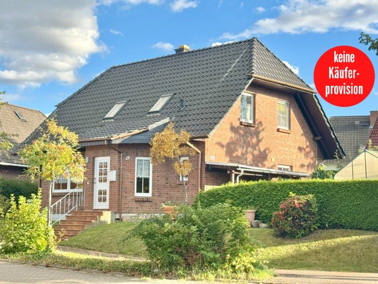 Hausansicht Gro� Nemerow Einfamilienhaus HORN IMMOBILIEN ++ gro�es Einfamilienhaus in Gro� Nemerow bei Neubrandenburg