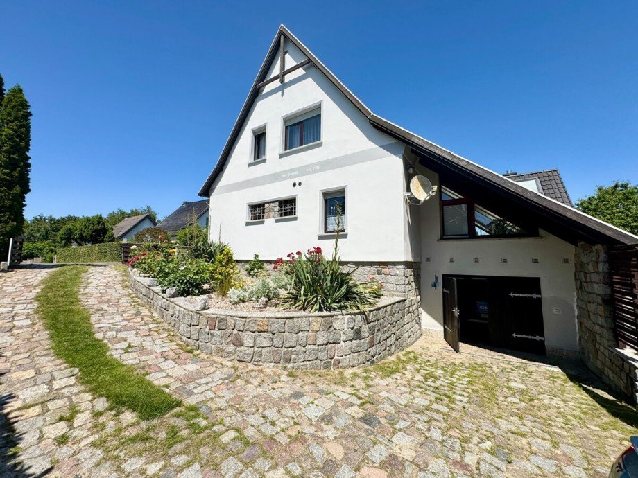 Einfahrt zur Tiefgarage Einfamilienhaus Strasburg