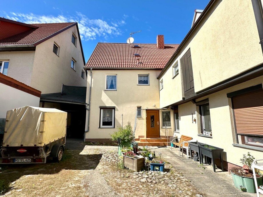 Hausansicht Innenhof Zweifamilienhaus Burg Stargard