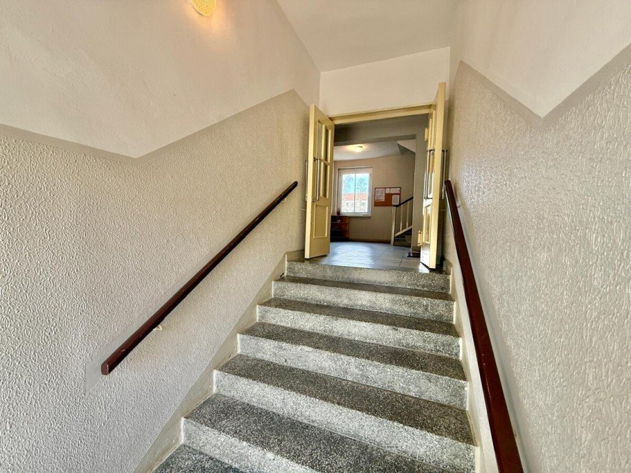 Eingang Treppenhaus Etagenwohnung Neubrandenburg
