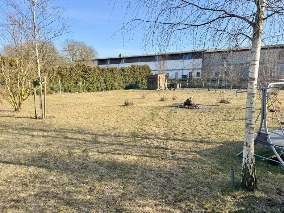 Grundst�ck mit H�hnerstall Einfamilienhaus Viereck