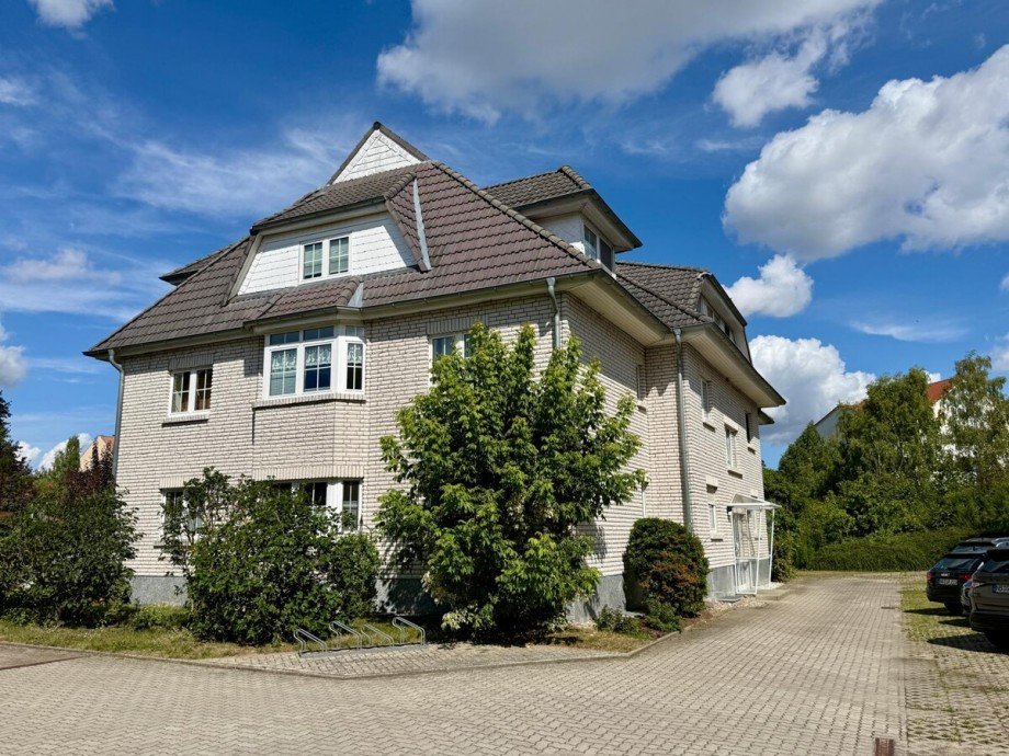 Stra�enansicht Etagenwohnung Neubrandenburg