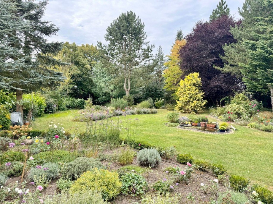 park�hnliche Gartenanlage Haus Gro� Nemerow