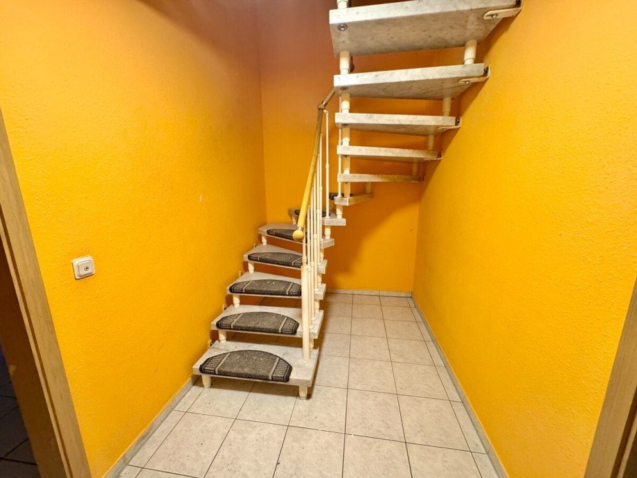 Treppe zum Keller Einfamilienhaus Gro� Nemerow
