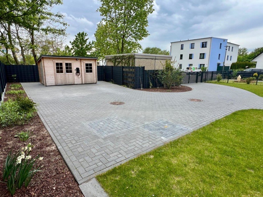 Ger�teschuppen mit Wallbox Doppelhaush�lfte Neubrandenburg