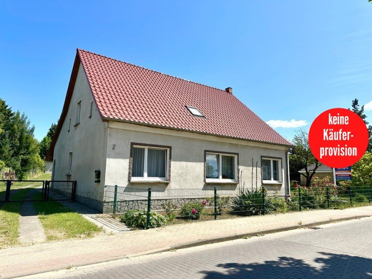 Hausansicht Eggesin Einfamilienhaus HORN IMMOBILIEN ++ VERKAUFT! Eggesin, Haus mit gro�em Grundst�ck und zwei massiven Nebengeb�uden