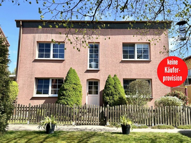 Hausansicht Blumenhagen Einfamilienhaus HORN IMMOBILIEN ++ modernes Einfamilienhaus mit idyllischem Grundst�ck in Blumenhagen bei Pasewalk