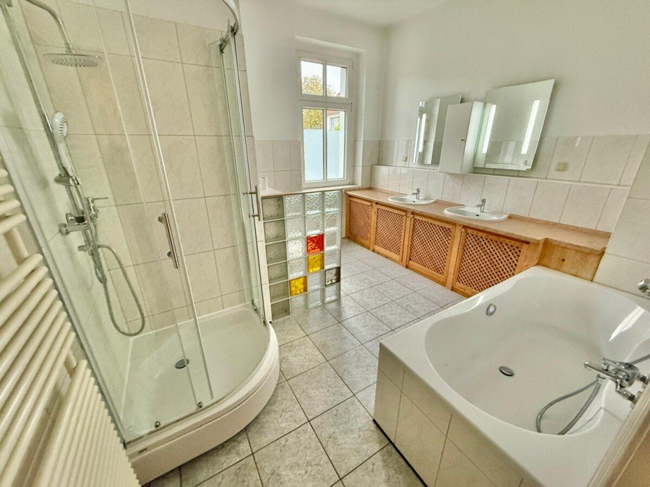Badezimmer mit Badewanne... Erdgeschosswohnung Neubrandenburg