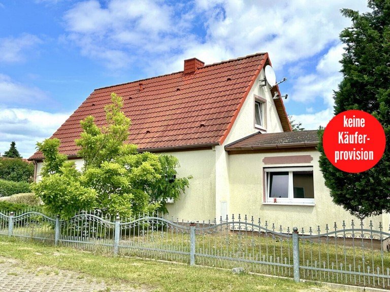 Einfamiliehaus in Lebehn Krackow / Lebehn Einfamilienhaus HORN IMMOBILIEN ++ Einfamilienhaus in Lebehn - Wohnen in Seen�he mit gro�em Grundst�ck