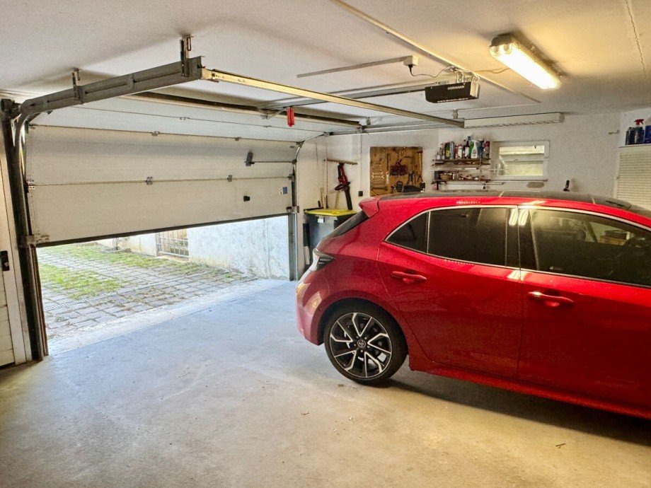 mit elektrischem Rolltor Haus Neubrandenburg