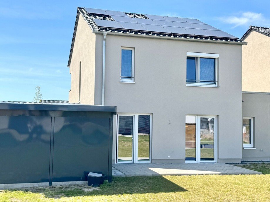 Hausansicht vom Grundst�ck Doppelhaush�lfte Neubrandenburg