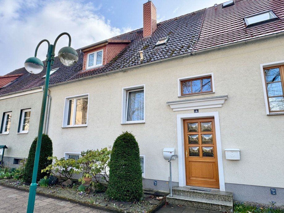 Hausansicht Stra�enseite Reihenmittelhaus Neustrelitz