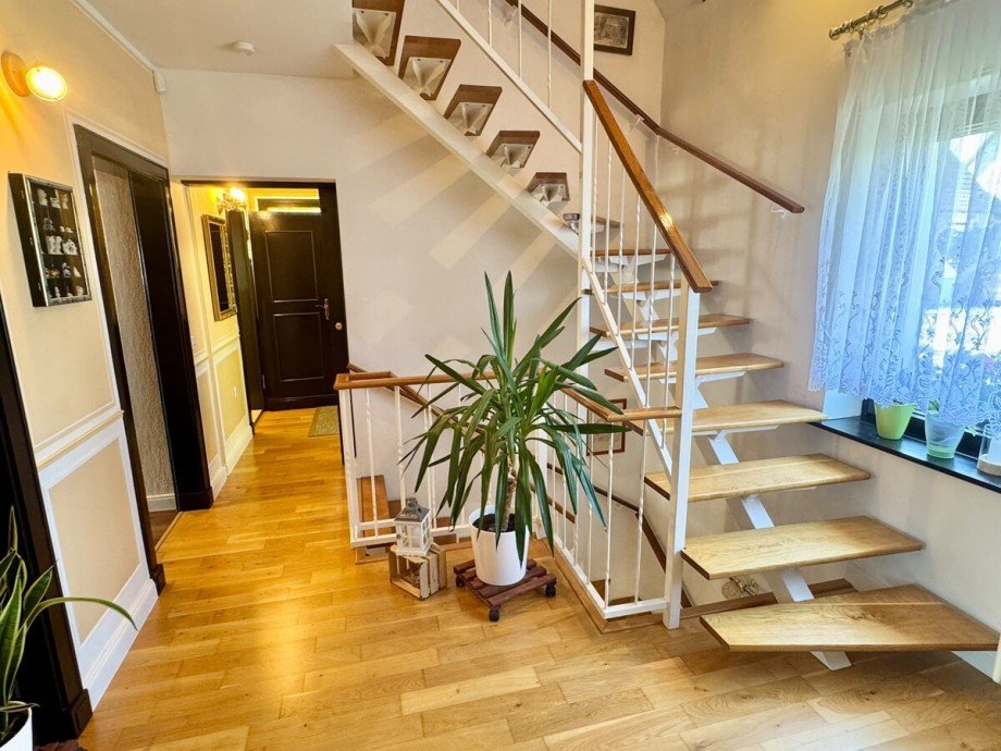Flur mit Treppe zum Dachgeschoss Einfamilienhaus Strasburg
