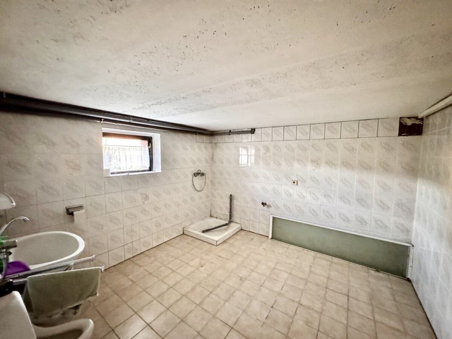 Waschk�che mit Dusche Einfamilienhaus Tantow