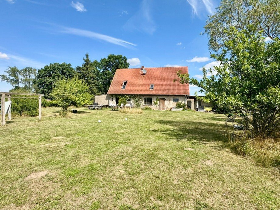 das Grundst�ck Bauernhaus Iven