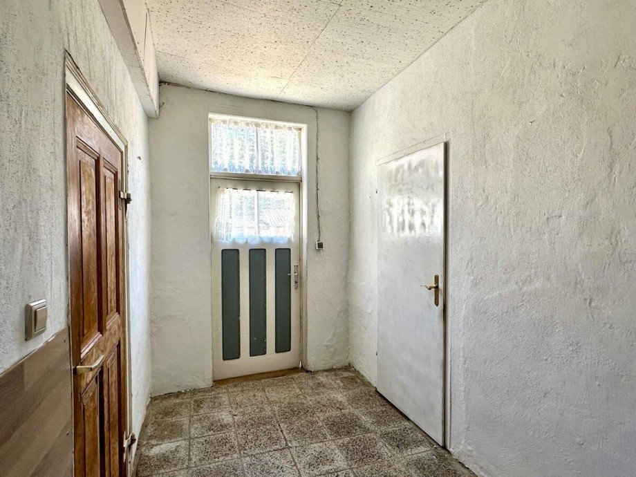 Flur und Ausgang zum Hof Einfamilienhaus Strasburg