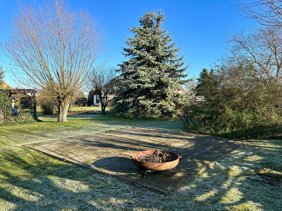 Aufstellfl�che Au�enpool Einfamilienhaus G�ritz