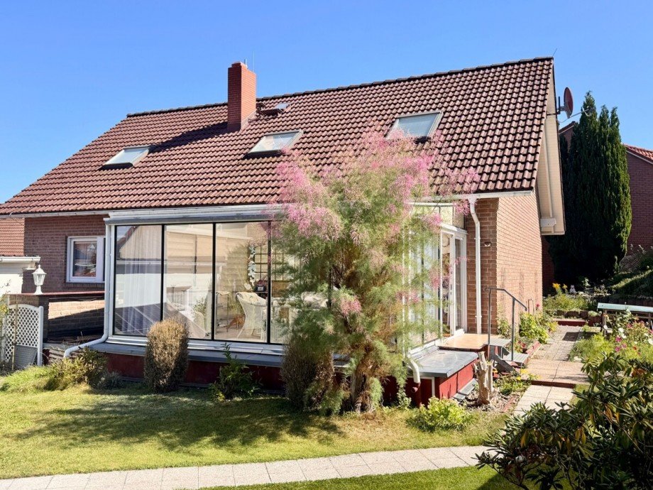 Hausansicht Gartenseite Haus Burg Stargard