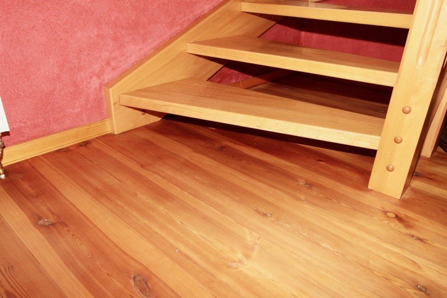 Detail Holzfu�b�den Zweifamilienhaus C�lpin