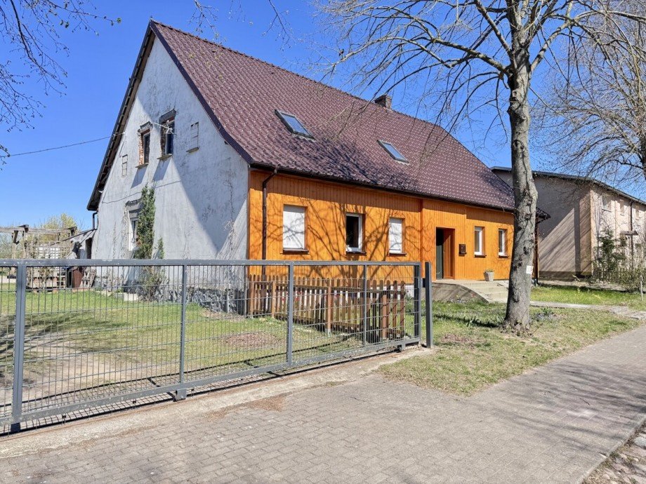 Hausansicht Einfamilienhaus Ramin