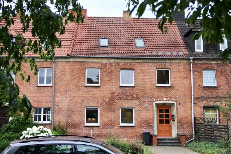Hausansicht Neubrandenburg - Katharinenviertel Reihenmittelhaus HORN IMMOBILIEN ++ VERKAUFT! Neubrandenburg Katharinenviertel Reihenmittelhaus modernisiert