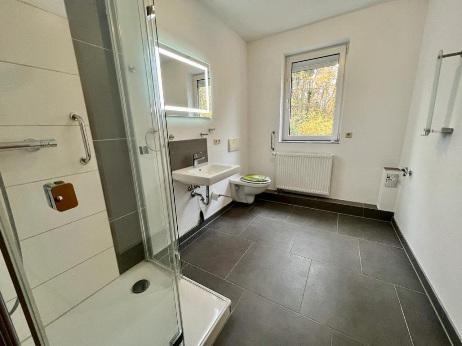 modernisiertes Bad Erdgeschosswohnung Neubrandenburg