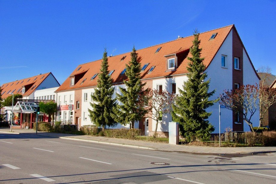 Stra�enansicht Mehrfamilienhaus Neubrandenburg