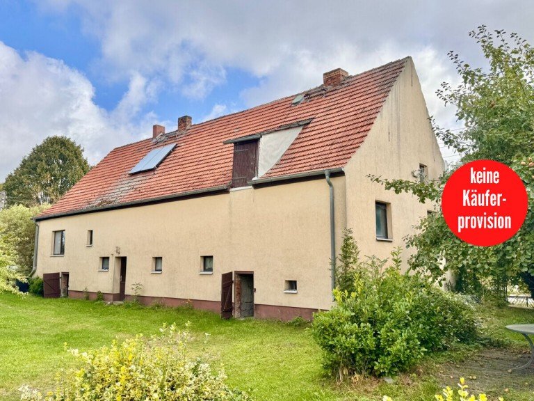 Hausansicht vom Grundst�ck Knorrendorf / Kastorf Einfamilienhaus HORN IMMOBILIEN ++ gro�es Haus mit 11 Zimmern und zwei B�dern in Knorrendorf/Kastorf